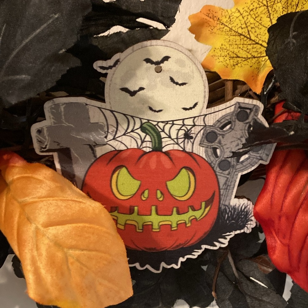 Fun Halloween Wreath - Picture 4 of 6